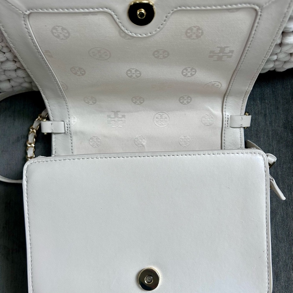 Tory Burch Fleming Convertible Soft Leather Crossbody Bag - Picture 6 of 9